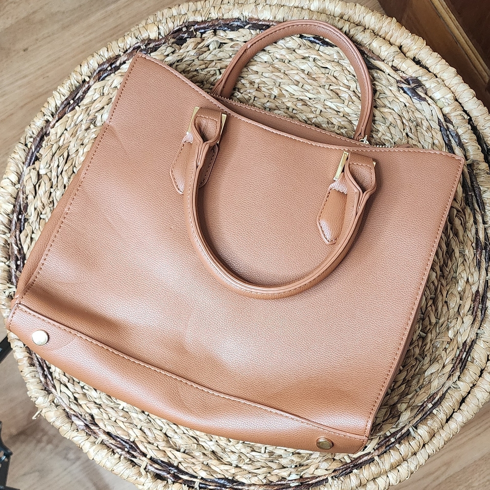 Elegant Tan Crossbody Bag